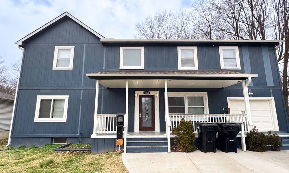 referral-page-exterior-home Exterior of a blue two story home.